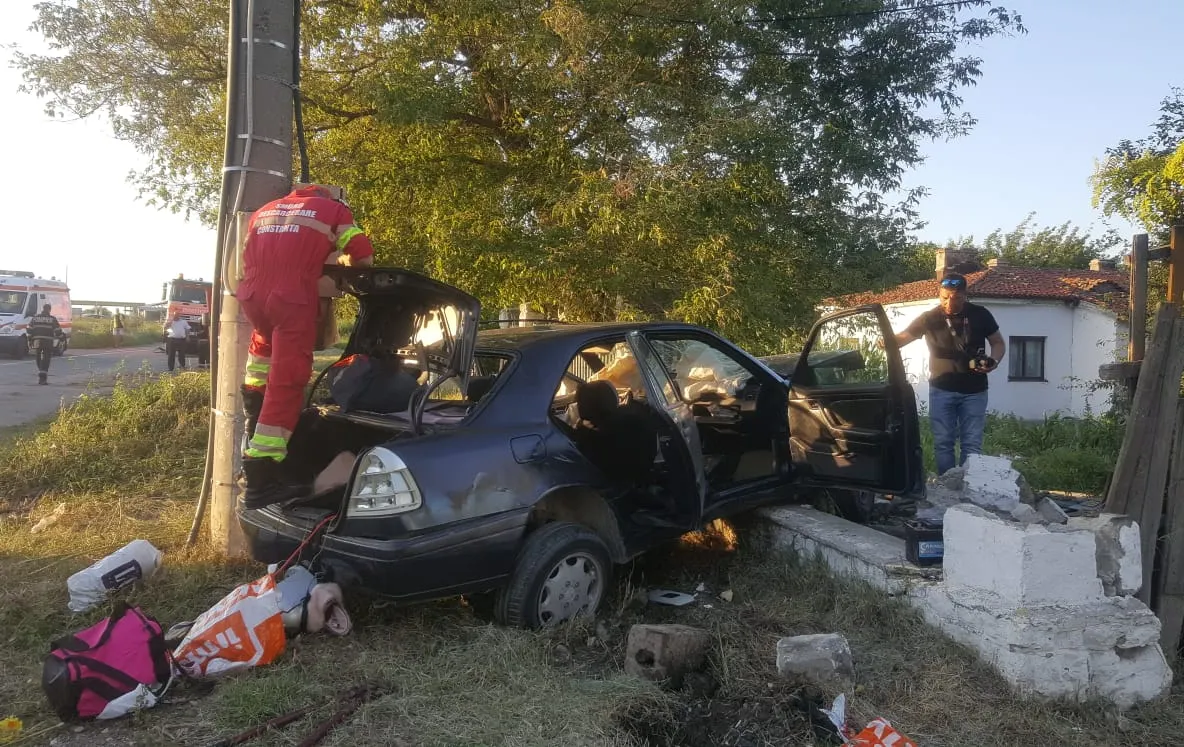 Patru copii grav răniţi de un şofer băut, la Ovidiu 