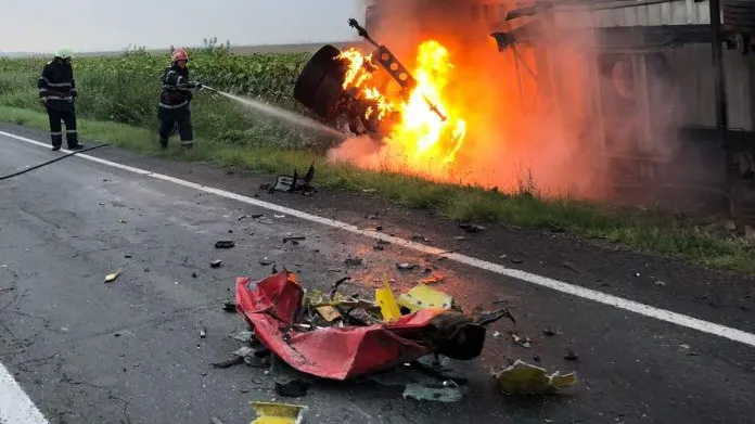 Accident mortal între un TIR şi o maşină