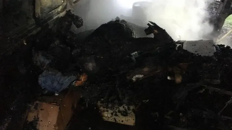Moarte îngrozitoare, a ars în maşina în care dormea
