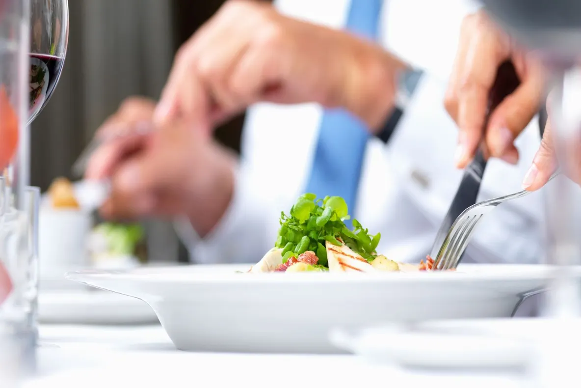 De ce poți avea colesterol mare chiar dacă ai o alimentație sănătoasă. Ce alte cauze există