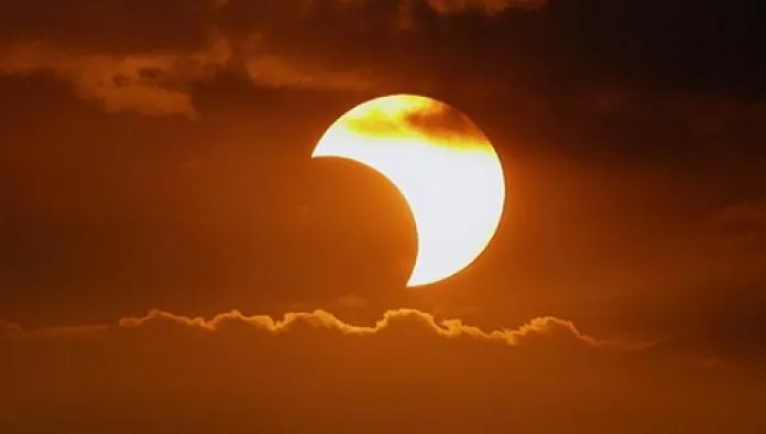 Cea mai lungă eclipsă de lună se apropie. Când va avea loc fenomenul astronomic extrem de rar