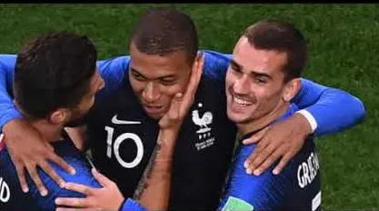 CM 2018. Parisul, invadat de oameni pe străzi. Eroii "cocoşului galic" s-au întors acasă