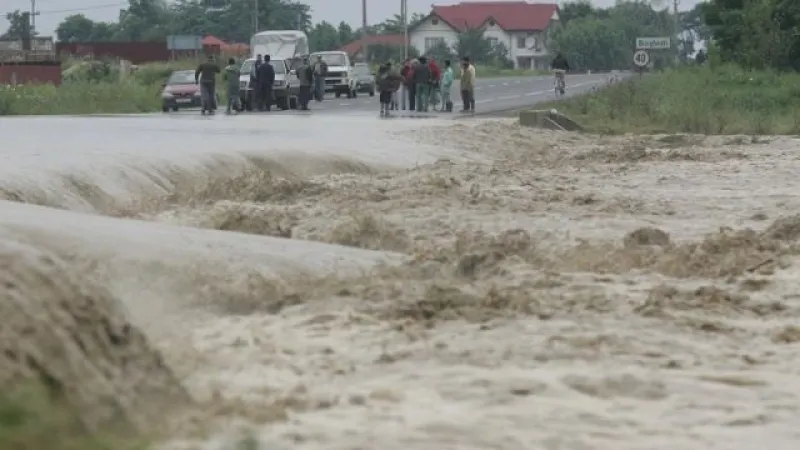 Alertă! Cod galben și portocaliu de inundaţii pe râuri din 13 judeţe