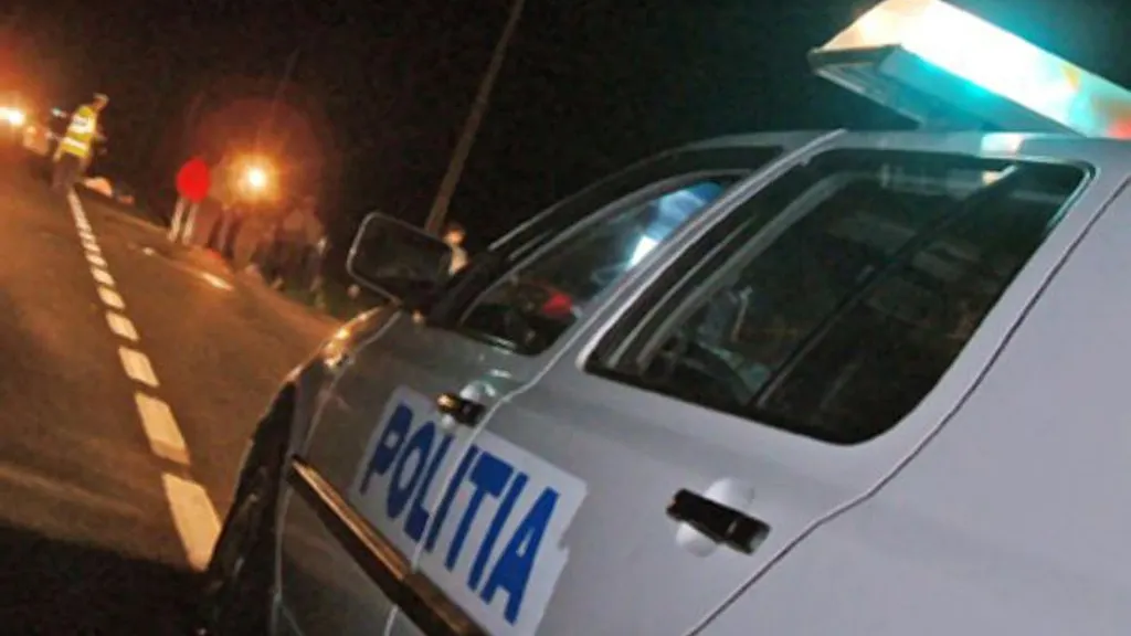Polițist acroșat de o autoutilitară, la Filiași