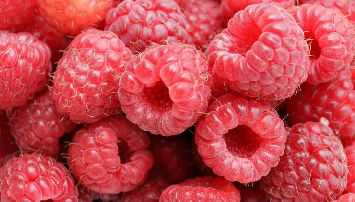 Desert de vară. Plăcintă delicioasă cu gem de zmeură: se prepară în doar câțiva pași simplii