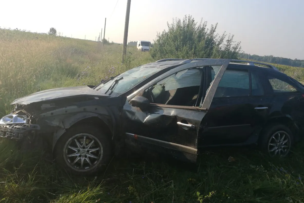 S-a răsturnat cu mașina în timp ce evita o vulpe!