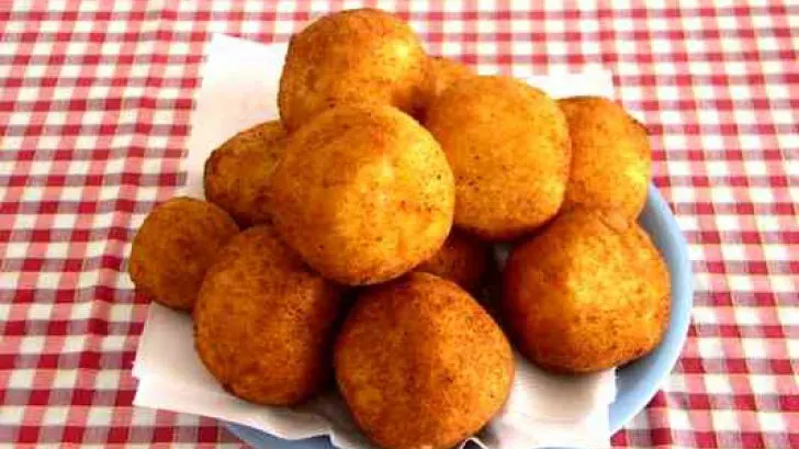 Cartofi pane – o reţetă foarte simplă şi delicioasă!