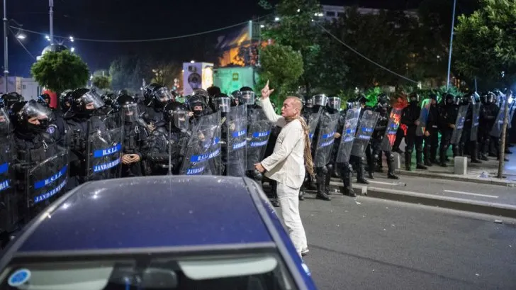 Iohannis amână decorarea "Fantomei Albe"
