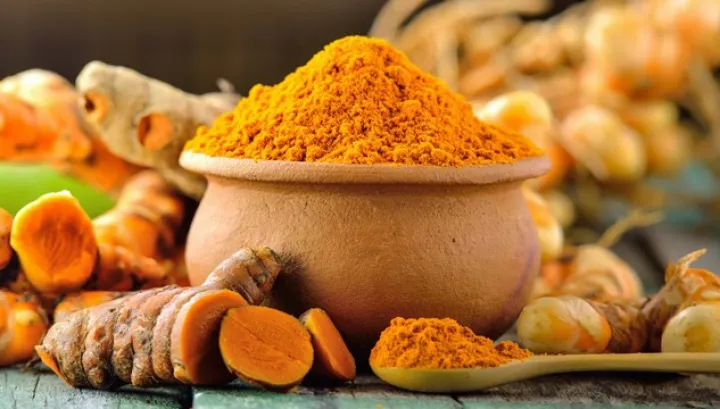 Dietă cu turmeric. 6 motive pentru care trebuie introdus în regimul alimentar