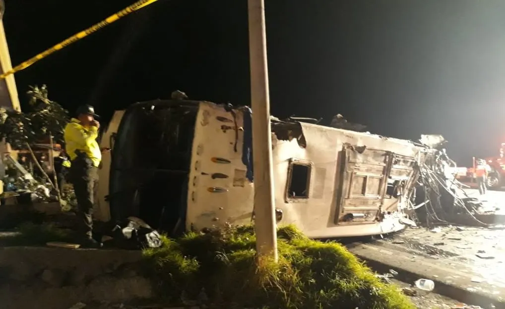 Accident groaznic de autocar: cel puțin 23 de morți