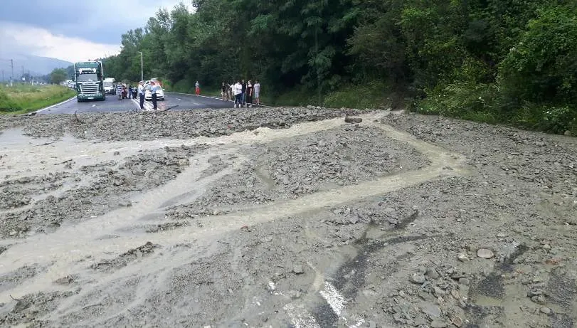 Trafic blocat în apropiere de Comarnic, sunt cozi kilometrice (VIDEO)
