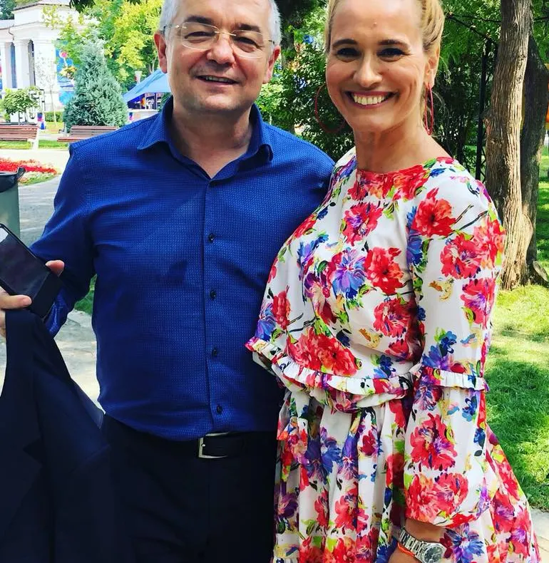 Poză neaşteptată de la UNTOLD. Cu cine apare Emil Boc în fotografie