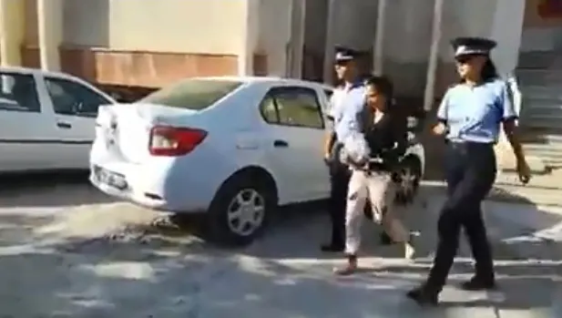 Mama care şi-a lăsat fetele să moară de foame, reţinută de poliţie