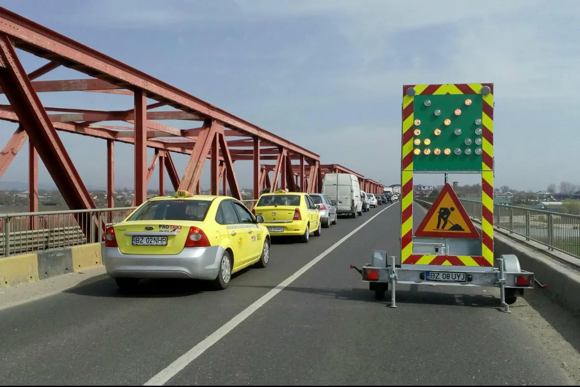 Se redeschide podul de la Mărăcineni!