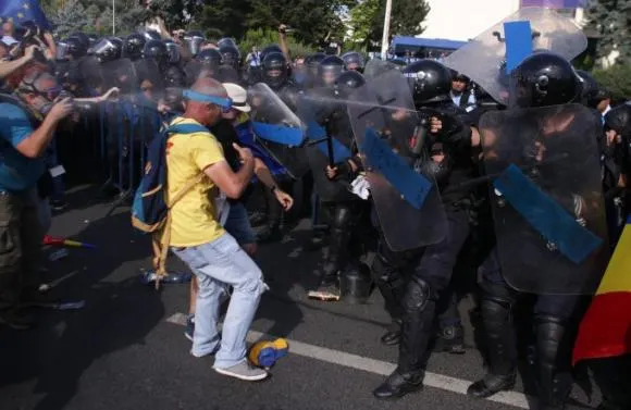 Câte apeluri de urgenţă au fost date din Piaţa Victoriei în seara protestului din 10 august