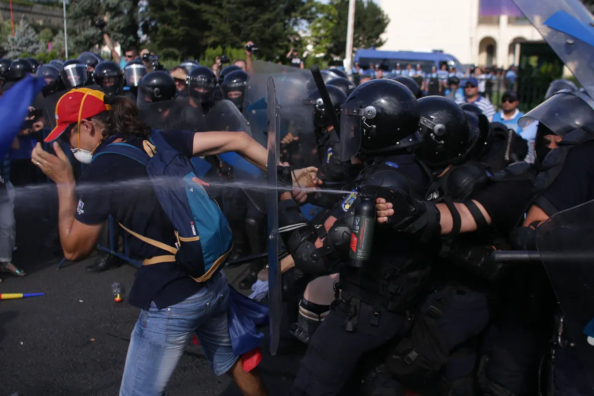 Arafat: S-au prezentat la spital 80 de persoane din cele care au inhalat gaze în Piața Victoriei