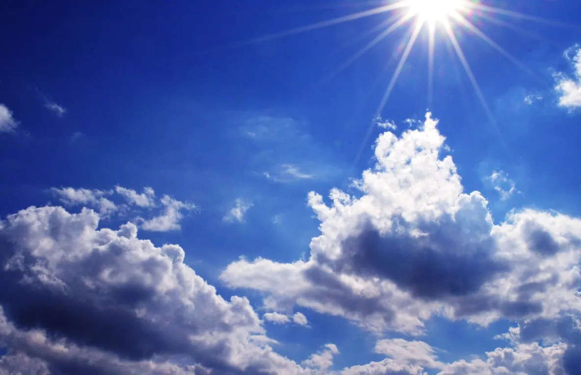 VREMEA în weekend. Soare sau ploi? Ce spun meteorologii