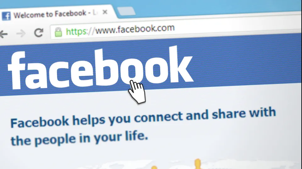 Facebook spune că vina-i aparține, după ce români care au criticat Poliția au rămas fără cont