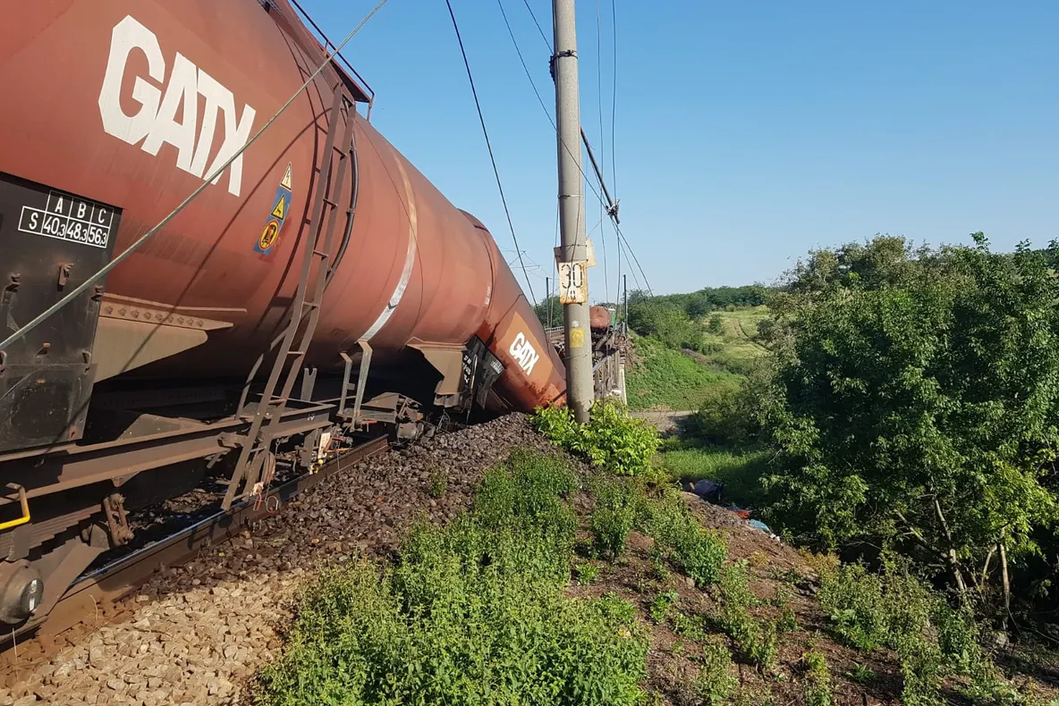 Bătaie de joc marca CFR, în plin sezon estival, toate trenurile au întârzieri uriaşe 