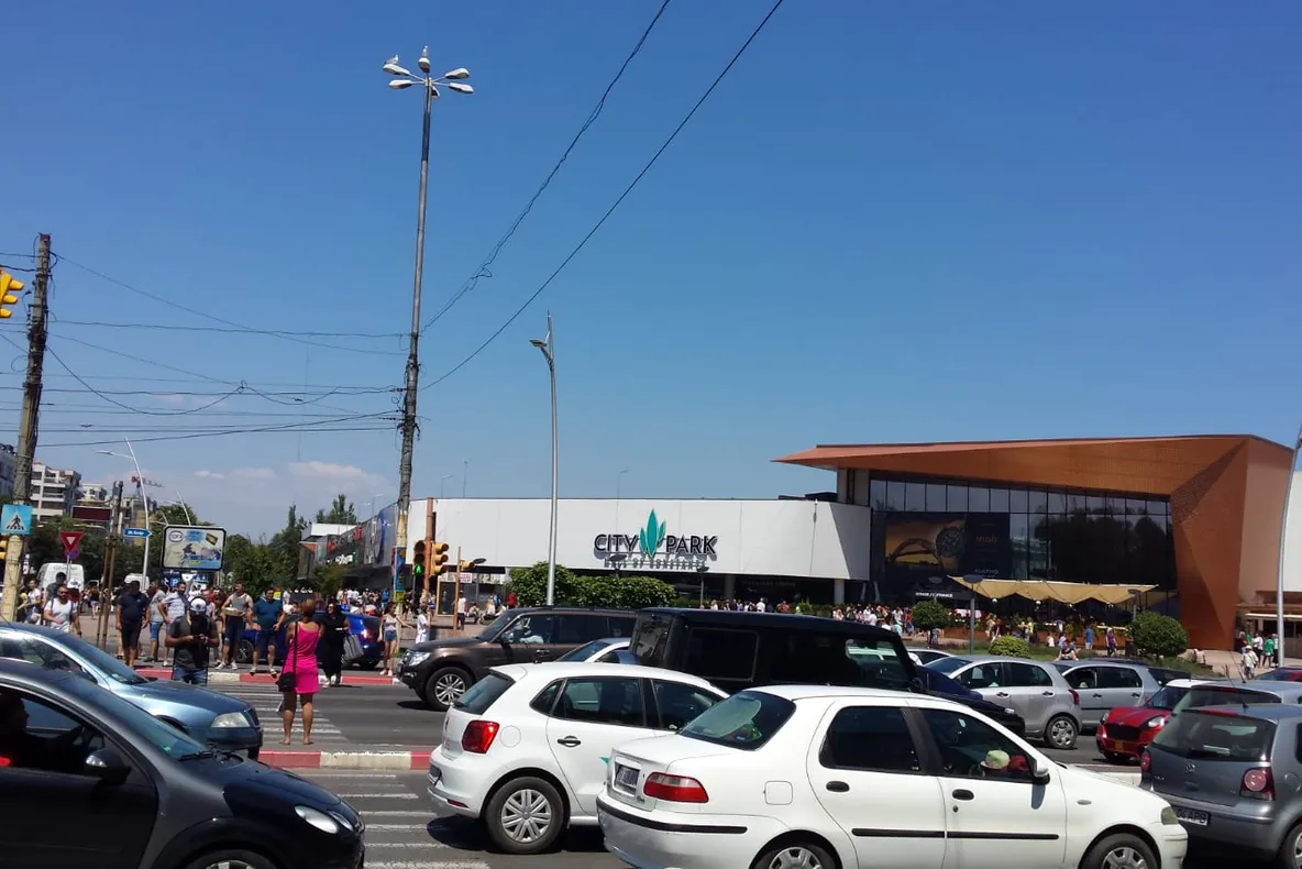 PANICĂ într-un mall din Constanţa. Incendiu: peste 1000 de persoane evacuate