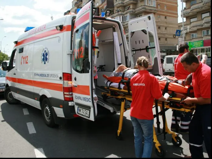 Pacienți în comă, plimbați cu salvarea între Craiova și Mehedinți. Motivul, halucinant