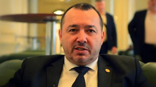 "Deputatul mitralieră" se oferă să iniţieze retragerea sprijinului politic pentru Gabi Firea