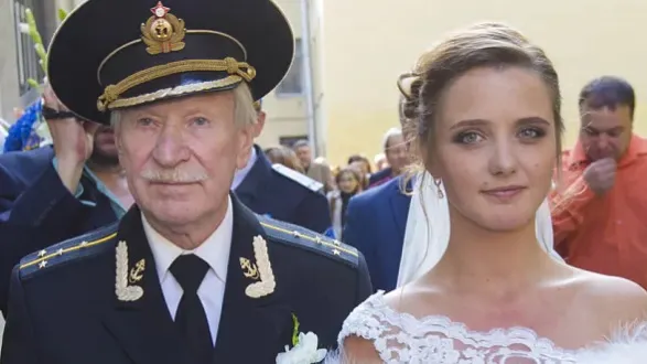 Divorţ hilar: actorul de 87 ani i-a dat papucii soţiei de 27 ani, ea refuza relaţiile intime