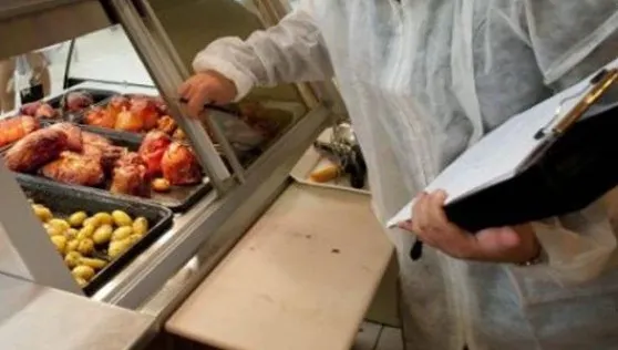 Inspectori DSVSA falşi, în ”control” la magazine. Ce urmăresc