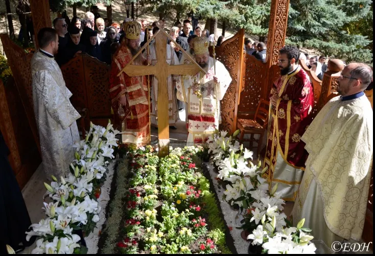 Hram la Prislop. Pelerinii, așteptați în număr mare la mormântul părintelui Arsenie Boca