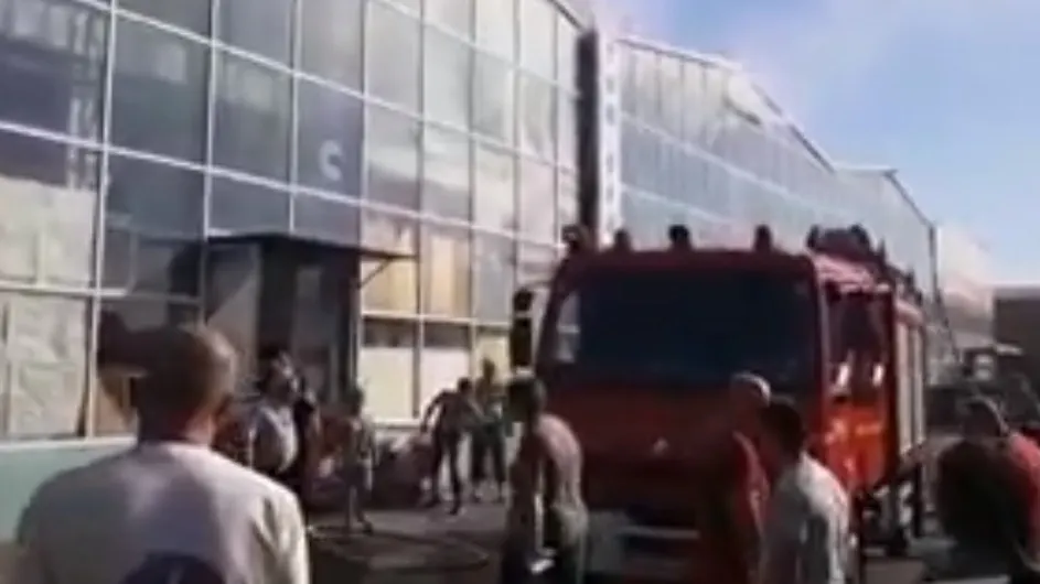 Incendiu la un centru comercial din Brăila. Pompierii intervin 
