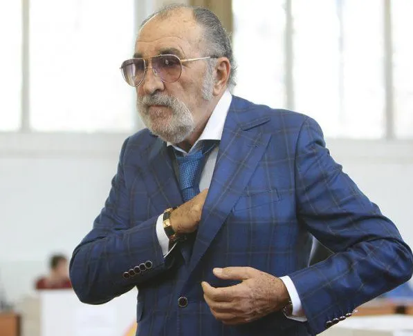 Guşă: E suspect felul în care Ion Ţiriac pare să-i facă jocurile lui Dragnea 