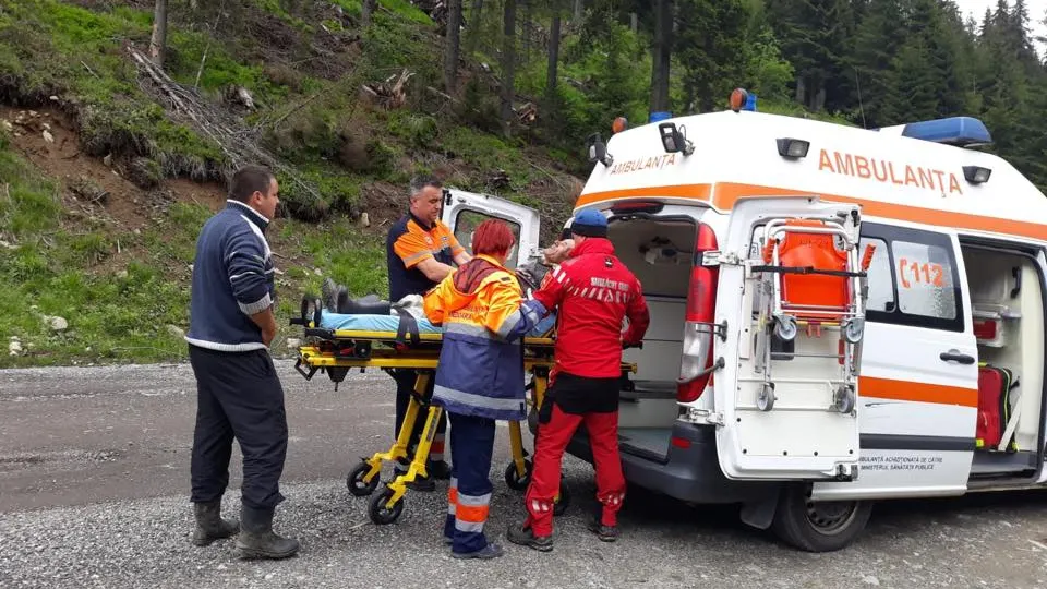 Clipe de groază pe Transfăgărăşan. O turistă din Germania s-a automutilat: şi-a crestat mâinile!