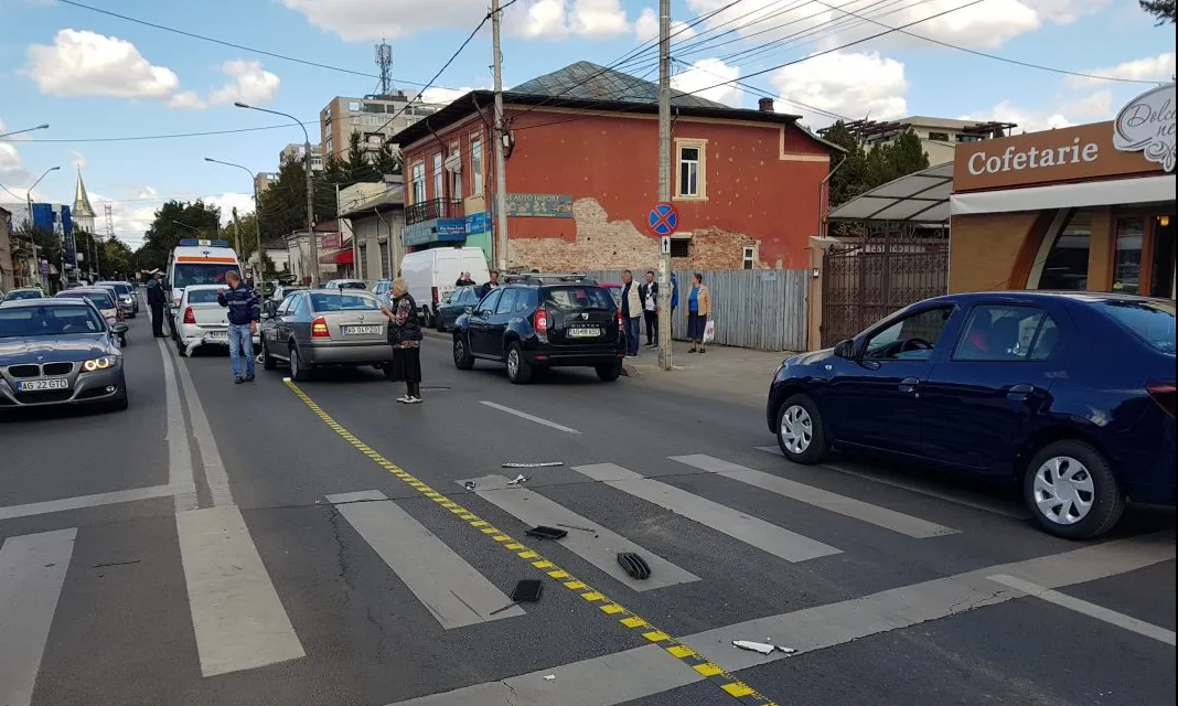 Pieton accidentat grav de o șoferiță care a confundat accelerația cu frâna