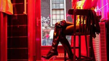 A chemat o prostituată la hotel, dar i-a stat inima în loc când a văzut cine a apărut la uşă