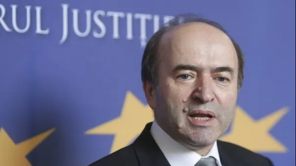 Tudorel Toader împarte funcţiile de conducere din parchete