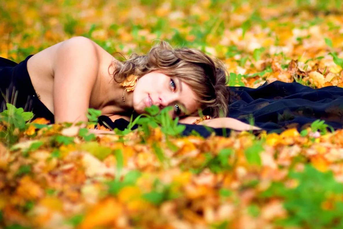 Sexul toamna. Specialiştii explică ce se întâmplă cu cei care fac sex în această perioadă a anului
