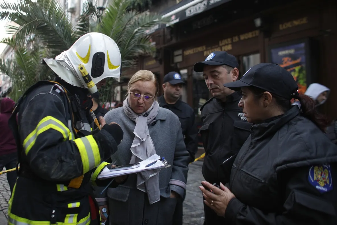 INCENDIU violent în Centrul Vechi din București. Prefectul Capitalei, la fața locului