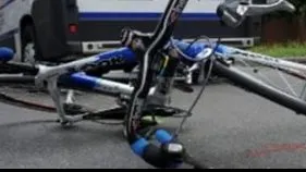 Tânăr biciclist, lovit mortal de un microbuz, în Olt
