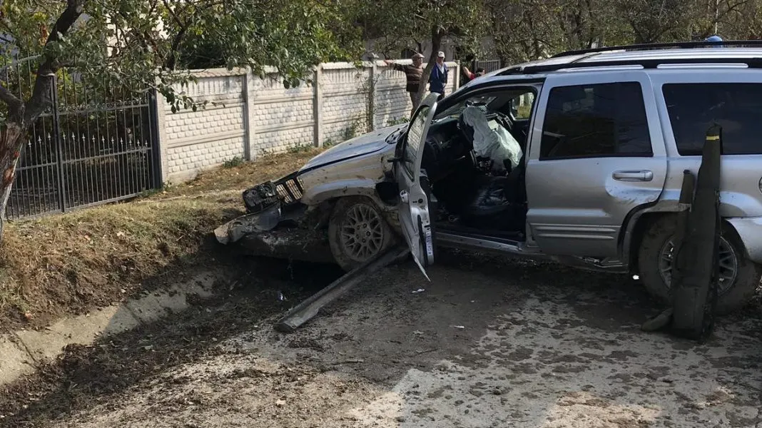Italieni implicați într-un accident, patru au ajuns la spital (FOTO)