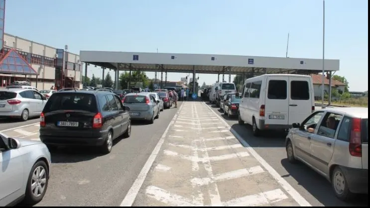 Aglomerație la punctele de trecere a frontierei cu Ungaria
