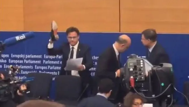Un gest șocant al unui politician italian stârnește rumoare în UE și delimitări la Roma