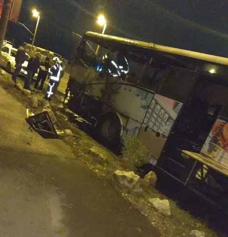 Imagini de groază, un autobuz a ars ca o torţă, în judeţul Braşov (VIDEO)