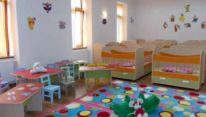 Mai multe creșe din Pitești, sub lupa procurorilor anticorupție: O directoare și mai multe angajate, reținute. Ce acuzații li se aduc
