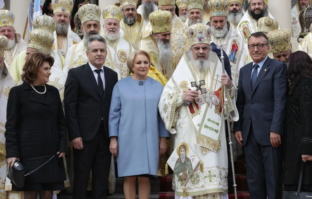 Viorica Dăncilă, Rovana Plumb şi Paul Stănescu, la moaştele Sfântului Dimitrie cel Nou