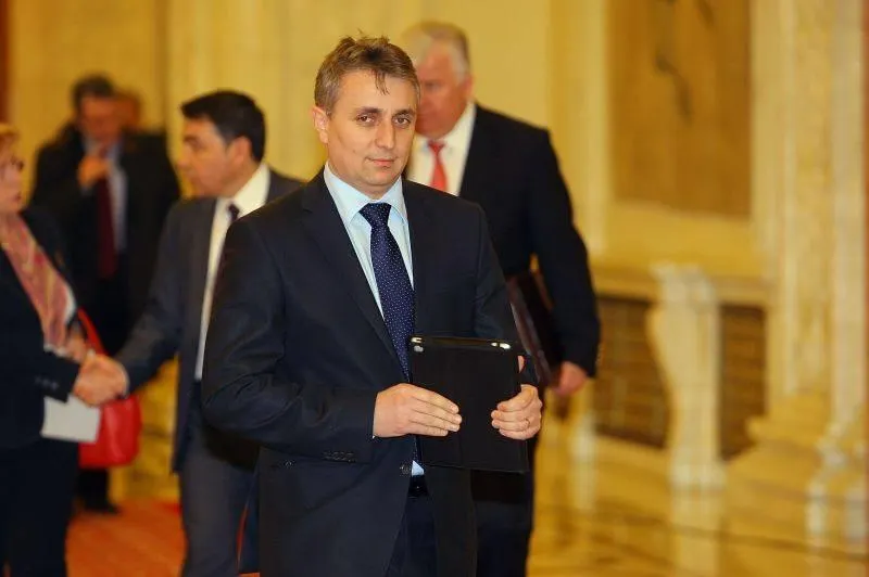 Ironii la dezbaterea moţiunii pentru Andruşcă: "Nu vă recomandă nici vocea, nici talentul"