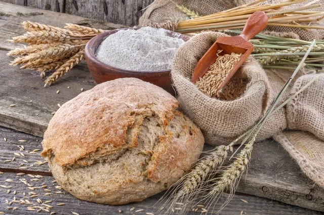 Ce se întâmplă dacă nu mai mănânci deloc pâine. Care sunt riscurile