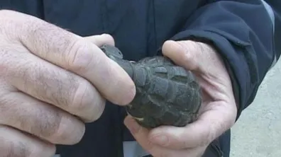 Grenadă adusă la şcoală de un elev. Tatăl ţinea proiectilul în sufragerie, ca bibelou