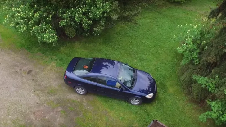Bănuia că iubita îl înșală și i-a urmărit mașina cu o dronă. Ce a filmat l-a cutremurat