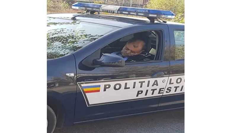 Poliţist local prins dormind în maşina de serviciu