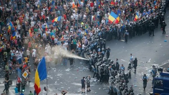Protestatarii care au lovit jandarmi vor sta în arest preventiv pentru 30 de zile